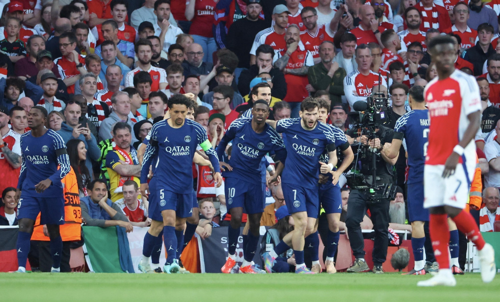 U22国足门将栾毅：少一人作战大家仍团结在一起，平局不容易（U22国足门将栾毅：少打一人仍众志成城，这一分来之不易）