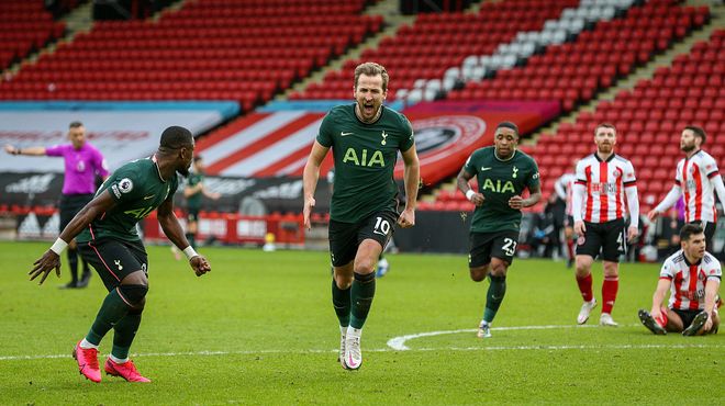 2025中超大结局：海港卫冕申花亚军 梅州亚泰降级（2025中超收官：海港卫冕成功，申花获亚军，梅州与亚泰降级）