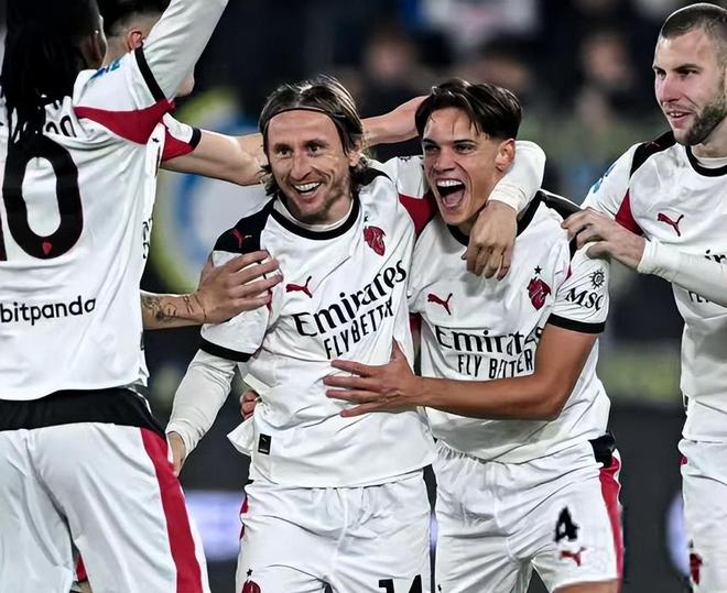 2025／26赛季英超：危矣！曼联下场对阵9连胜的维拉，四员大将缺席（英超25／26赛季：曼联告急！下轮迎九连胜维拉，四大主力缺阵）