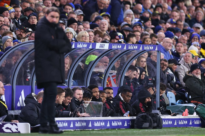 西媒：加西亚被阿拉维斯球员肘击后出现头晕，因此半场被换下（西媒：遭阿拉维斯球员肘击后头晕，加西亚半场提前退场）