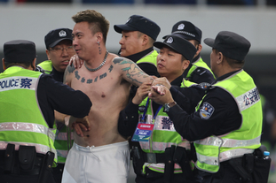 马卡报预测巴萨vs黄潜首发：佩德里缺阵，费兰亚马尔领衔（马卡报：巴萨战黄潜预计首发出炉——佩德里缺席，费兰与亚马尔领衔）