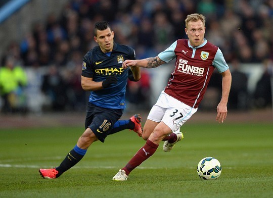 贝林厄姆：球员们100%支持阿隆索；没人放弃、抱怨或发牢骚（贝林厄姆：全队100%力挺阿隆索，无人放弃也无人抱怨）