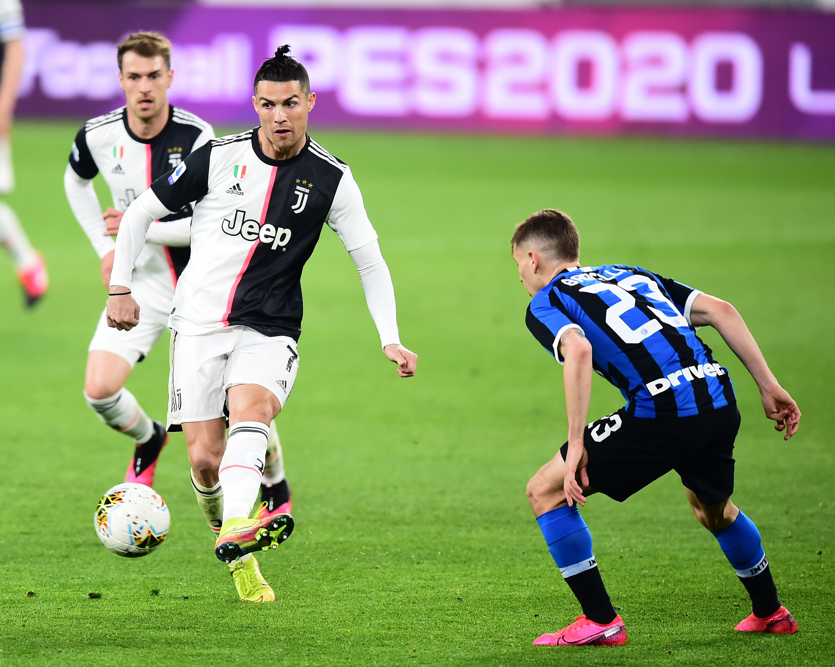 近10场欧冠仅1场进球，莱万遭遇生涯欧冠最长6场进球荒（莱万欧冠陷入生涯最长6场球荒，近10战仅一次破门）