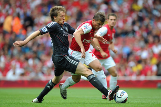 2板6助2抢，三分9中7 一己之力下起三分雨（2板6助2断，三分9投7中 一人掀起三分狂潮）